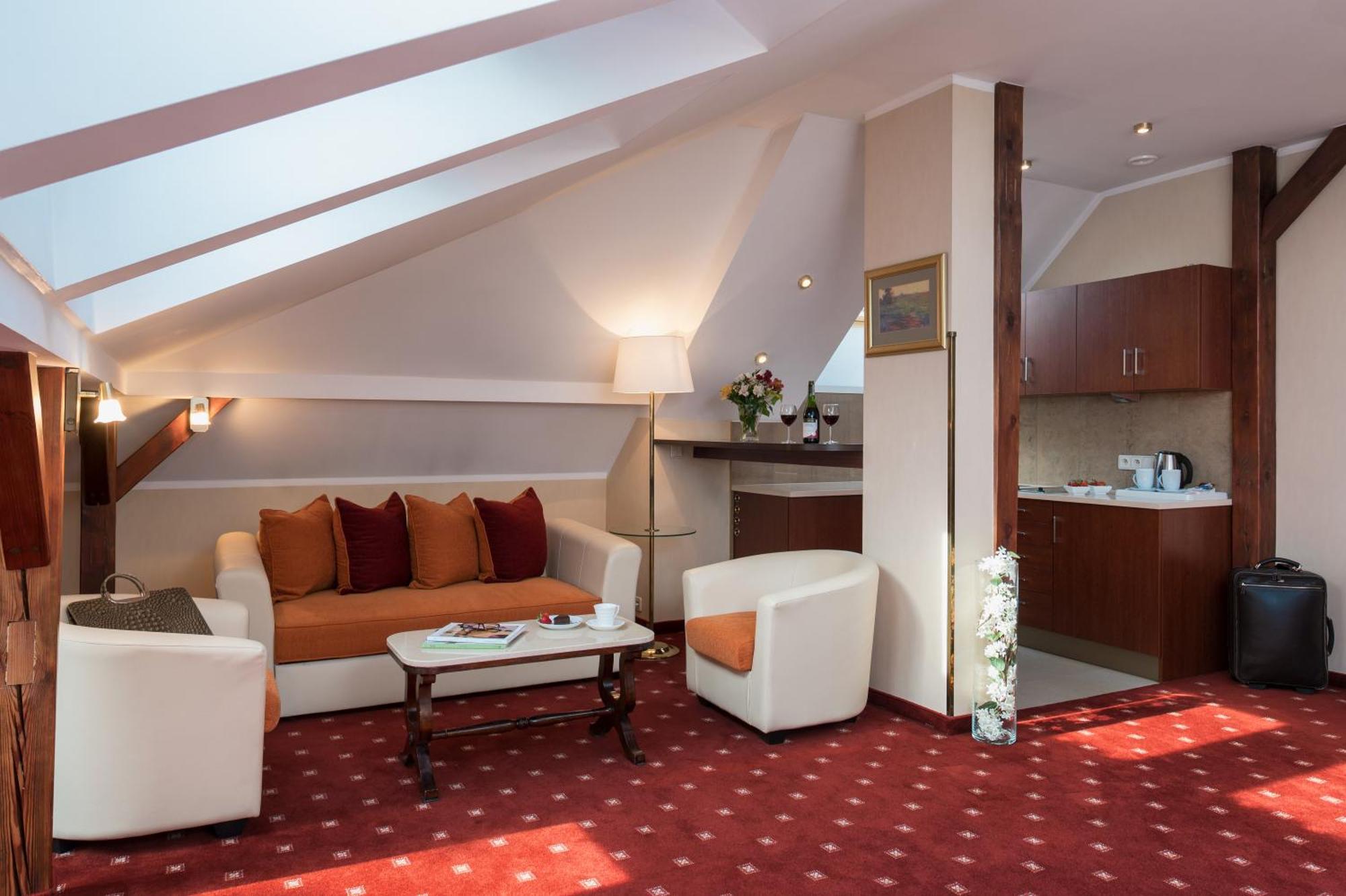 & Hotel 5*
