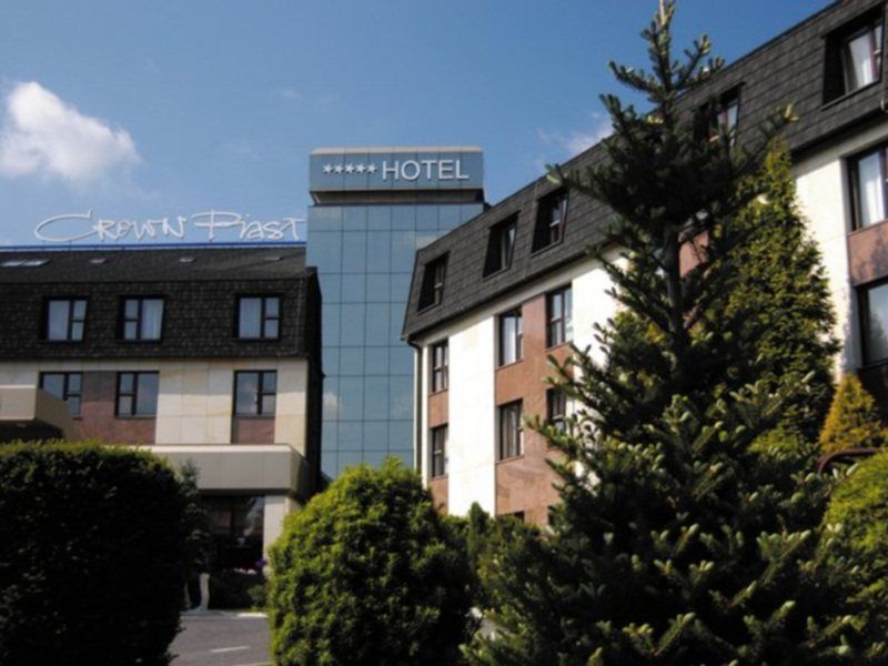 & Hotel